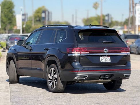 Used 2024 Volkswagen Atlas SE AWD/4WD image 2