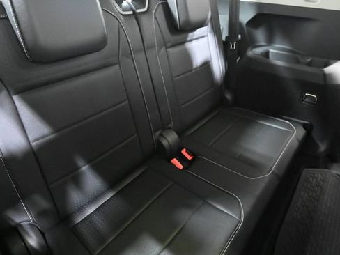 Used 2021 Volkswagen Tiguan SE AWD/4WD image 29