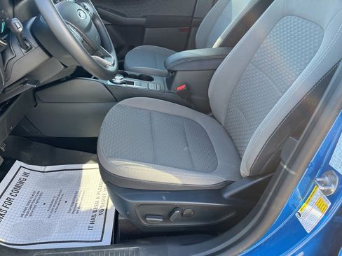 Used 2020 Ford Escape SE image 10