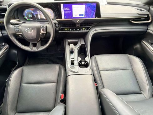 Used 2023 Toyota Crown AWD/4WD image 14
