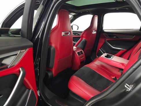 Used 2022 Jaguar F-PACE SVR image 39