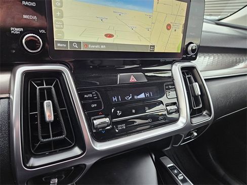 Used 2022 Kia Sorento EX w/ Panoramic Sunroof Package image 25
