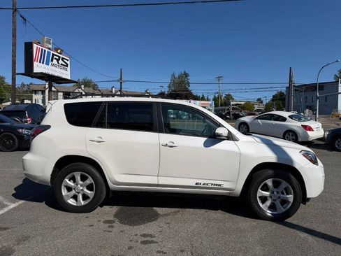 Used 2014 Toyota RAV4 EV FWD image 7