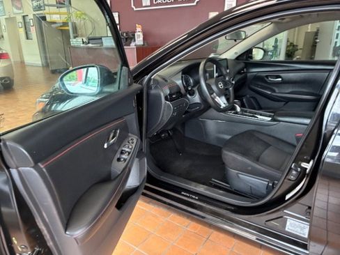 Used 2024 Nissan Sentra SV FWD image 12