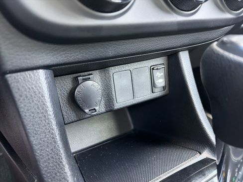 Used 2015 Toyota Corolla L image 21