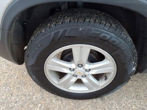 Used 2021 Chevrolet Trax LS w/ Tint and Cruise Package image 13