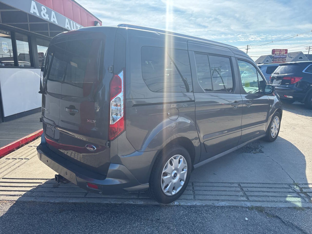 Used 2016 Ford Transit Connect XLT FWD image 3