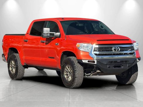 Used 2017 Toyota Tundra SR5 w/ TRD Off Road Package AWD/4WD image 9