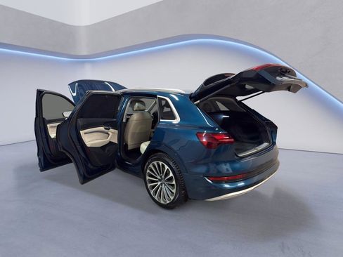 Used 2019 Audi e-tron Prestige w/ Prestige Package image 11