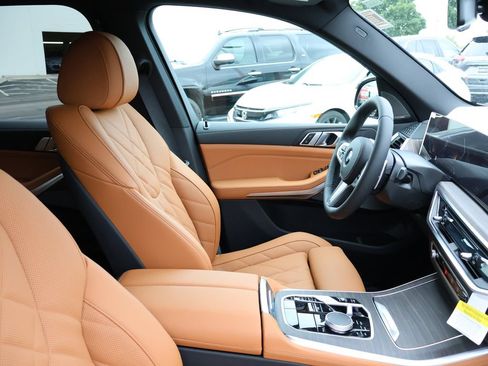 New 2026 BMW X5 xDrive40i w/ M Sport Package AWD/4WD image 9