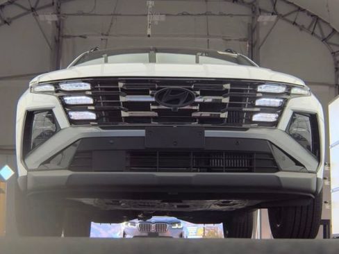 Used 2025 Hyundai Tucson Limited AWD/4WD image 3