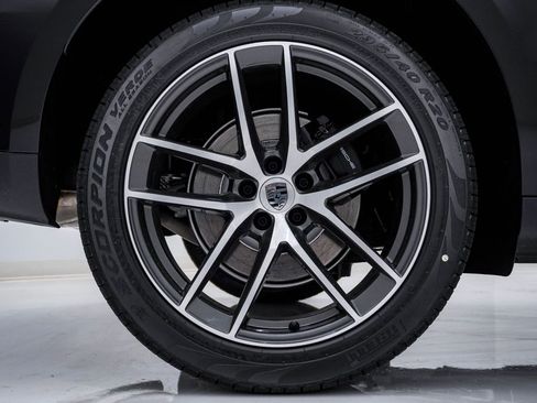 New 2026 Porsche Macan AWD/4WD image 10