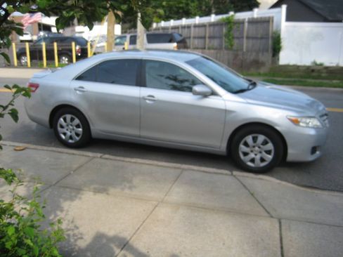 Used 2011 Toyota Camry image 4