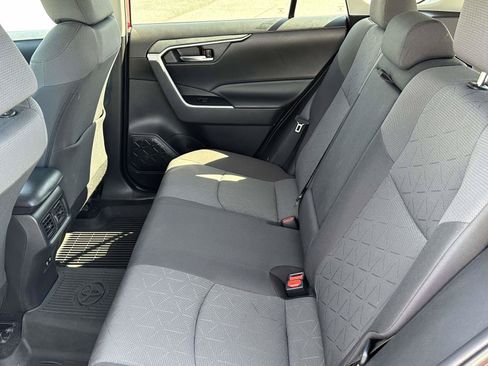Used 2020 Toyota RAV4 XLE w/ Convenience Package AWD/4WD image 12