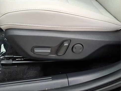 Used 2024 Kia Niro EX Touring image 17