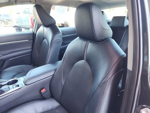 Used 2021 Toyota Camry XLE AWD/4WD image 17