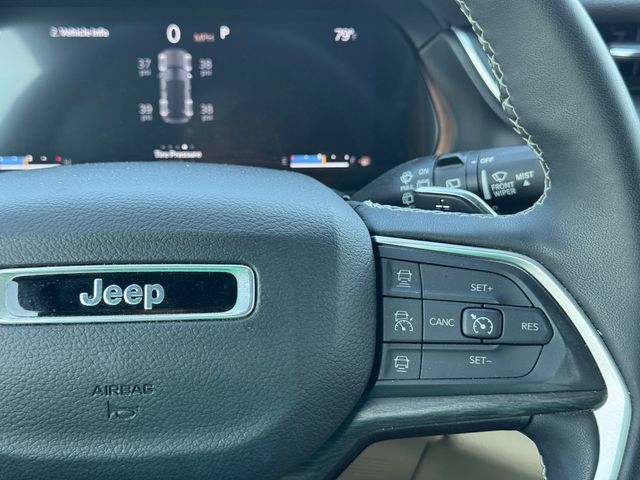 Certified 2024 Jeep Grand Cherokee Limited w/ Black Appearance Package AWD/4WD image 26