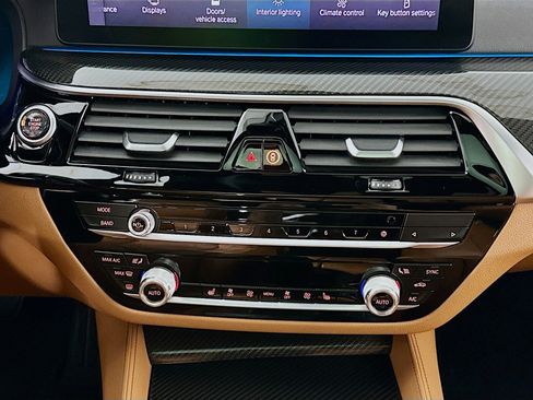 Used 2022 BMW 530e xDrive w/ Premium Package image 13