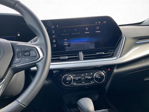 Used 2024 Chevrolet Trax LT w/ Sunroof Package image 10