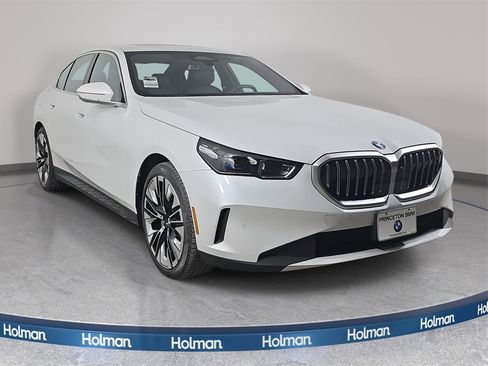 Used 2026 BMW 530i xDrive w/ Premium Package image 4