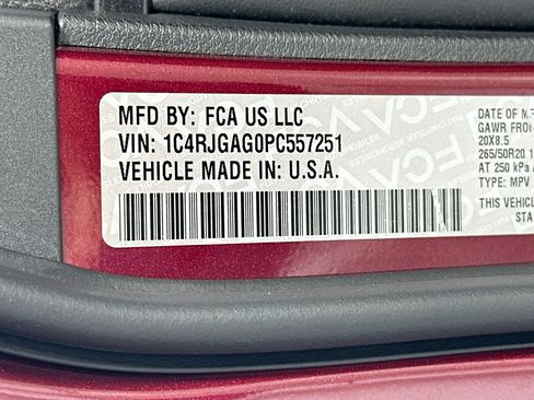 Used 2023 Jeep Grand Cherokee Altitude RWD image 31