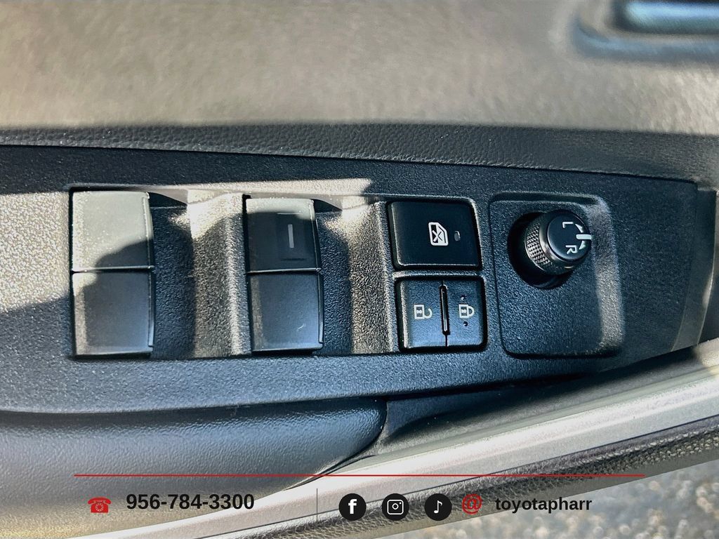 Used 2025 Toyota Corolla Cross AWD Hybrid w/ Convenience Package image 17