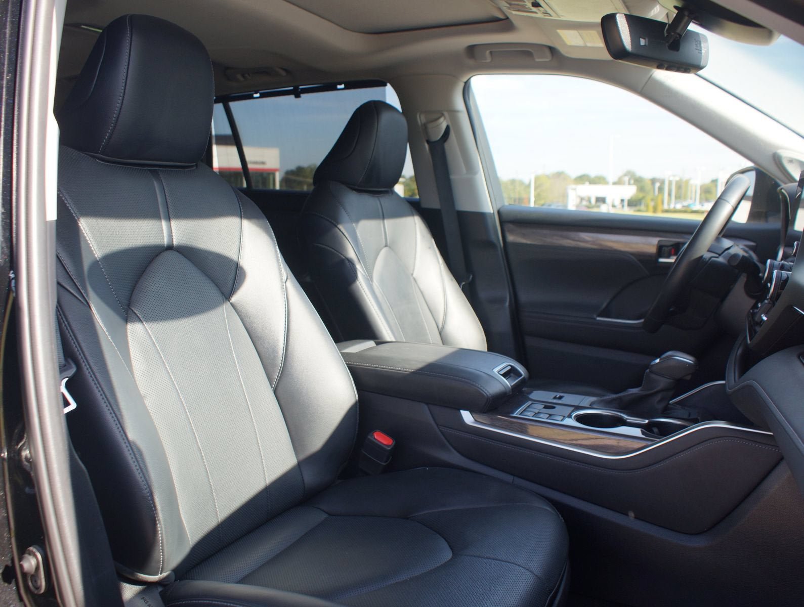 Used 2024 Toyota Highlander Limited FWD image 24