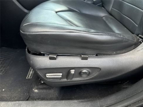 Used 2020 Toyota Highlander XLE FWD image 13