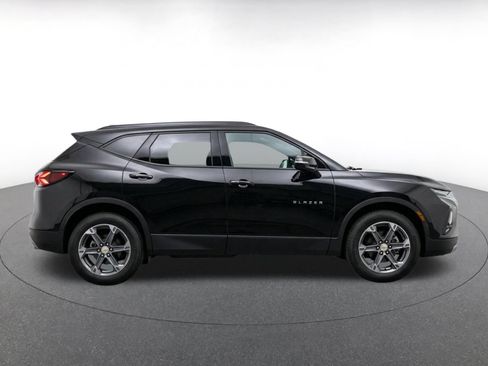 Used 2025 Chevrolet Blazer LT FWD image 9