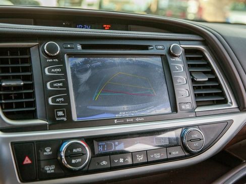 Used 2016 Toyota Highlander Limited image 16