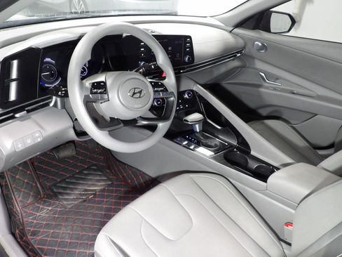 Used 2023 Hyundai Elantra Blue w/ Preferred Accessory Package image 9