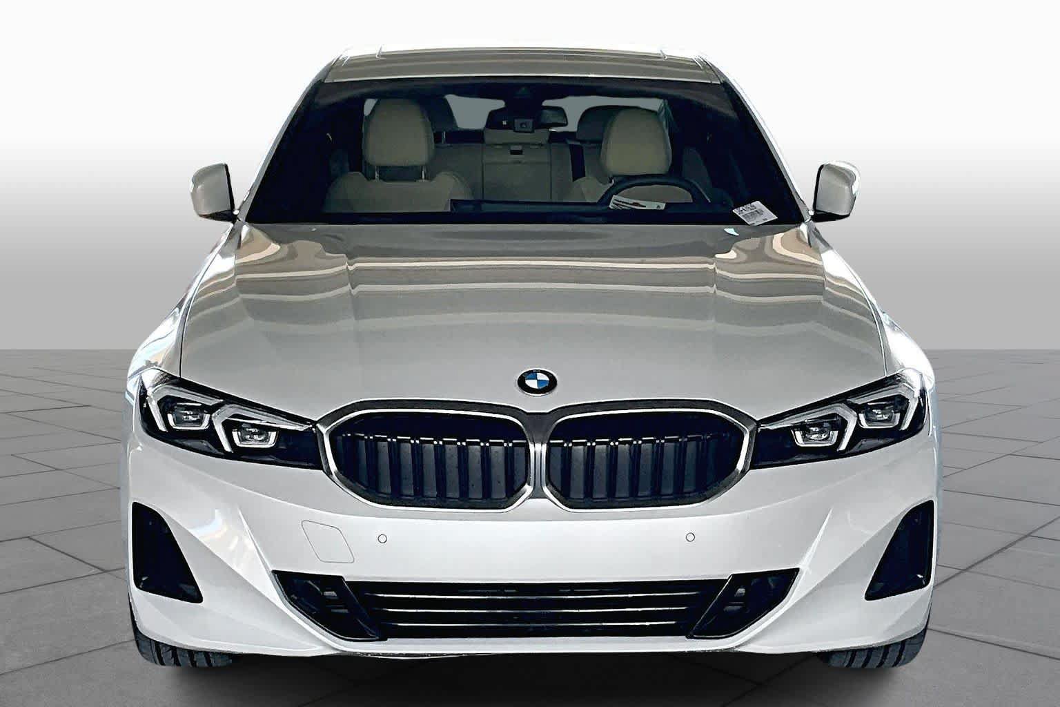 Used 2025 BMW 330i Sedan w/ Premium Package RWD image 3