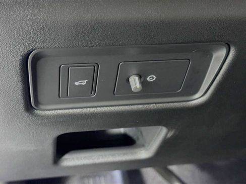 New 2025 Land Rover Discovery Dynamic SE AWD/4WD image 9