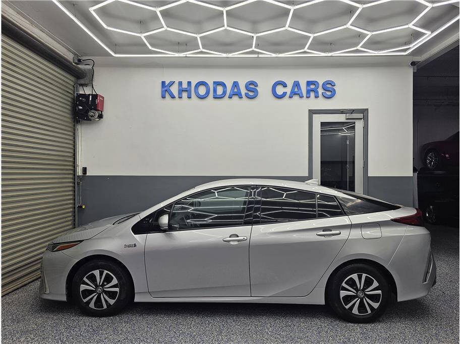 Used 2017 Toyota Prius Prime Premium FWD image 1