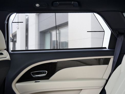 New 2025 Bentley Bentayga Extended Wheelbase image 18