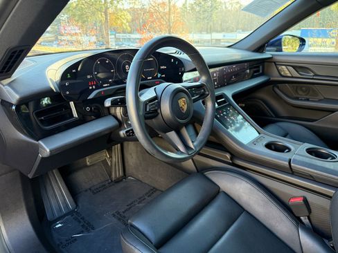 Used 2022 Porsche Taycan image 21