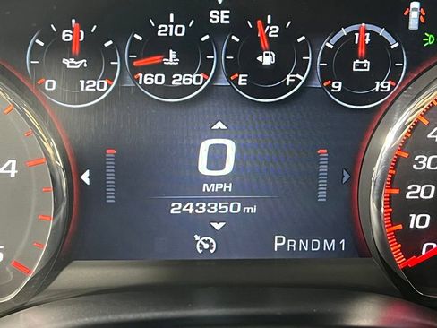 Used 2015 GMC Sierra 2500 Denali w/ Duramax Plus Package AWD/4WD image 26