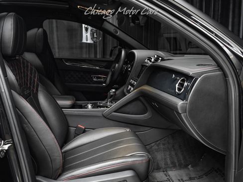Used 2021 Bentley Bentayga AWD/4WD image 28