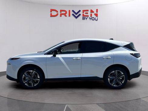 New 2025 Nissan Murano SV image 2