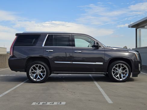 Used 2016 Cadillac Escalade Platinum image 9