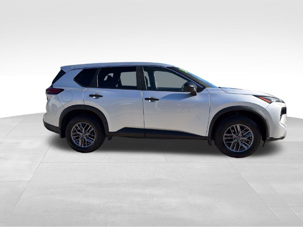 Used 2025 Nissan Rogue S AWD/4WD image 8