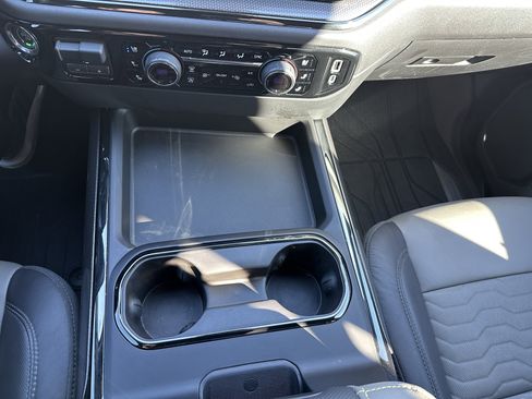 Used 2024 Chevrolet Silverado 2500 ZR2 w/ Technology Package image 22