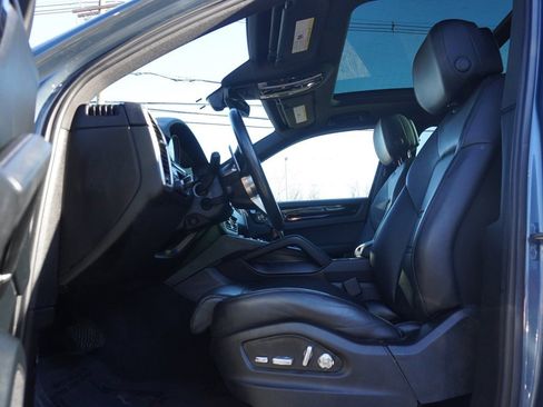 Used 2019 Porsche Cayenne E-Hybrid image 34