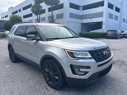 Used 2017 Ford Explorer XLT w/ Equipment Group 202A FWD image 1