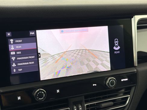Certified 2023 Porsche Macan AWD/4WD image 25