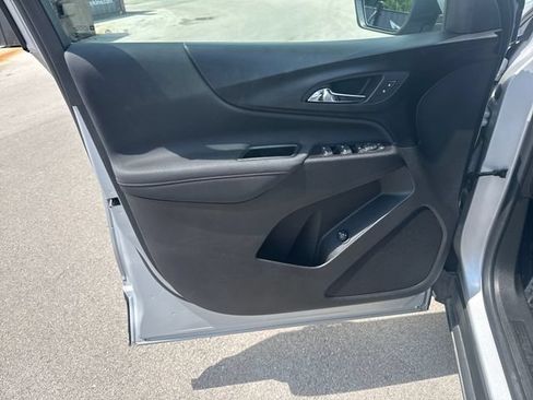 Used 2022 Chevrolet Equinox RS AWD/4WD image 12