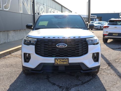 Used 2025 Ford Explorer ST-Line w/ ST-Line Street Pack AWD/4WD image 2