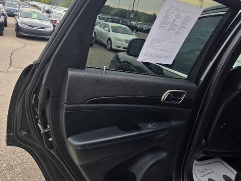 Used 2013 Jeep Grand Cherokee Laredo image 12