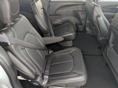 New 2026 Chrysler Pacifica Select image 31
