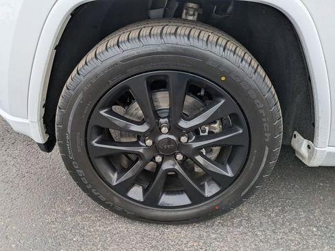 Used 2021 Jeep Grand Cherokee Laredo X image 32